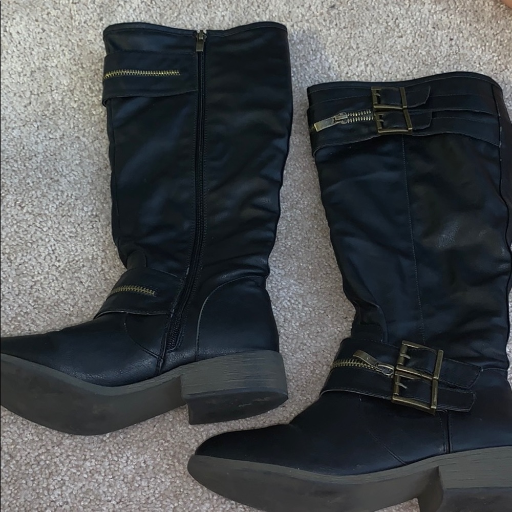 Below knee black boots